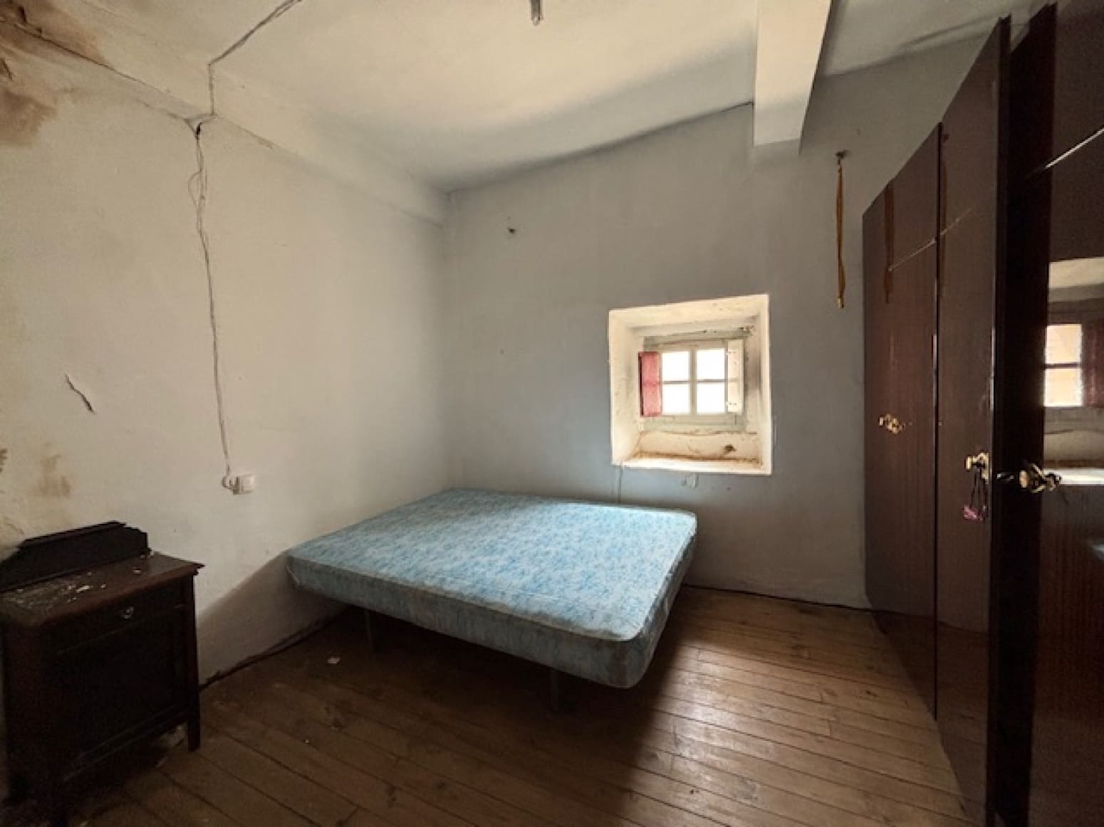 4 soveværelse Villa til salg i Cervera de Pisuerga med garage - € 80.000 (Ref: 9108510)