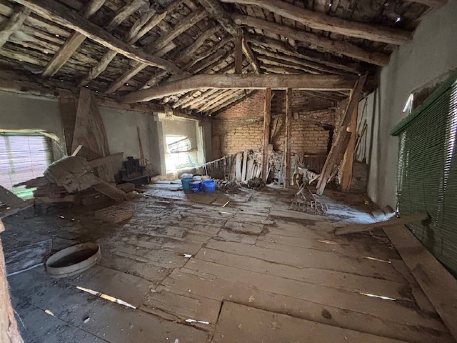 4 soveværelse Villa til salg i Cervera de Pisuerga med garage - € 80.000 (Ref: 9108510)