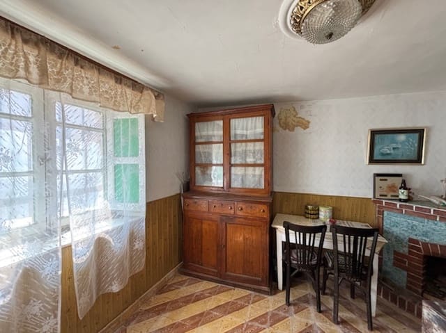 4 soveværelse Villa til salg i Cervera de Pisuerga med garage - € 80.000 (Ref: 9108510)