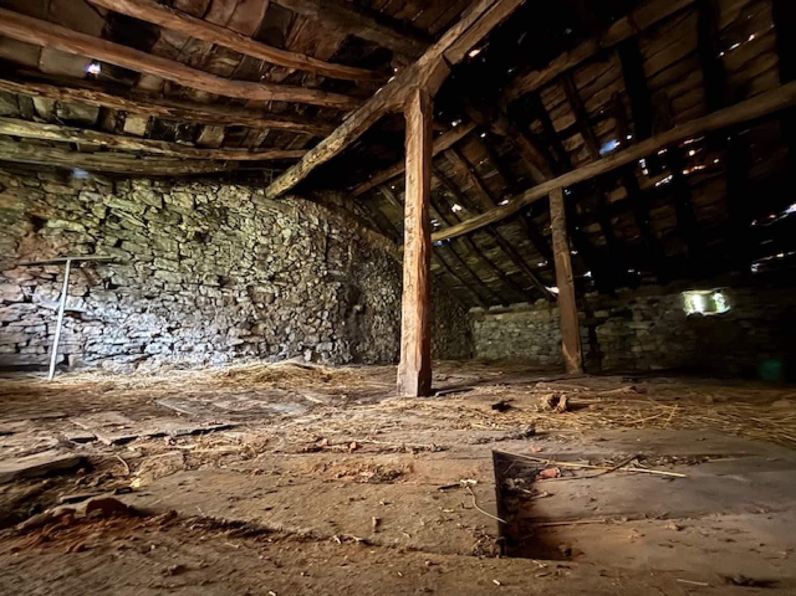 4 soveværelse Villa til salg i Cervera de Pisuerga med garage - € 80.000 (Ref: 9108510)