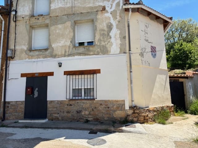 4 soveværelse Villa til salg i Barruelo de Santullán med garage - € 85.000 (Ref: 9142682)