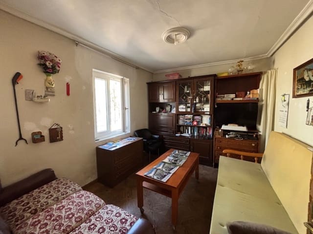 3 slaapkamer Villa te koop in Valdeolea met garage - € 30.000 (Ref: 9142684)