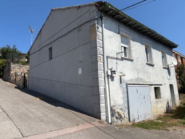 3 slaapkamer Villa te koop in Valdeolea met garage - € 30.000 (Ref: 9142684)