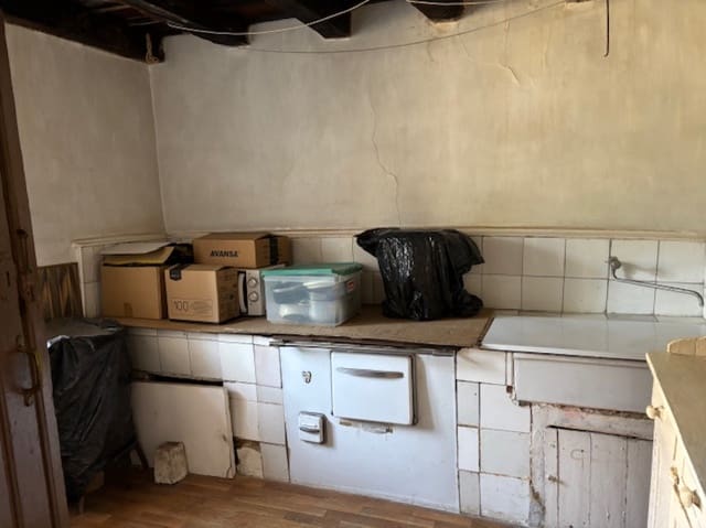 4 soveværelse Villa til salg i Aguilar de Campoo med garage - € 99.000 (Ref: 9190892)