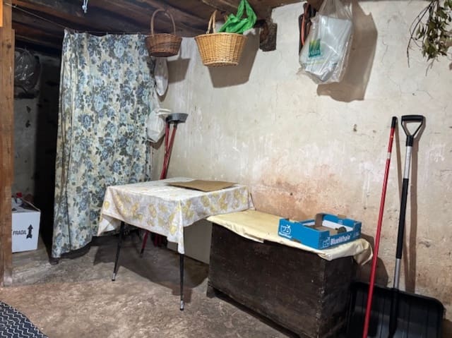 4 soveværelse Villa til salg i Aguilar de Campoo med garage - € 99.000 (Ref: 9190892)