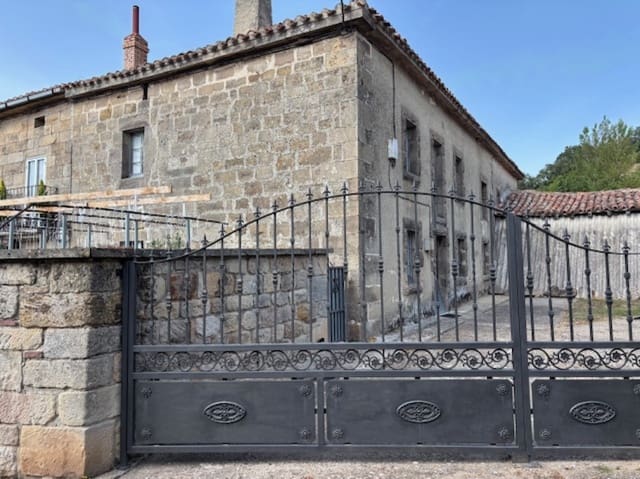 4 soveværelse Villa til salg i Aguilar de Campoo med garage - € 99.000 (Ref: 9190892)