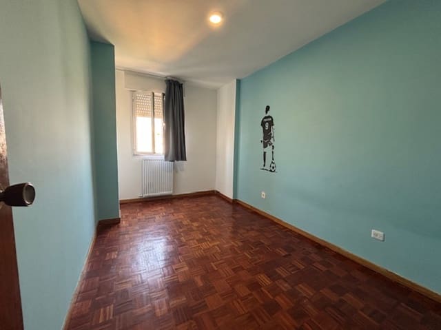 4 bedroom Flat for sale in Herrera de Pisuerga with garage - € 59,000 (Ref: 9199239)