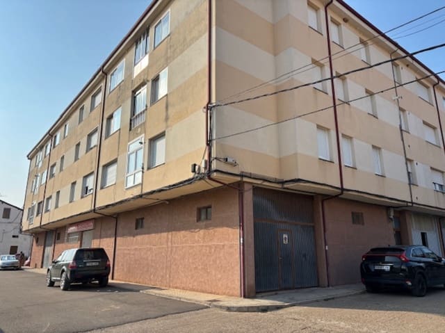 4 bedroom Flat for sale in Herrera de Pisuerga with garage - € 59,000 (Ref: 9199239)