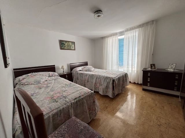 5 bedroom Villa for sale in Valle de Valdelucio with garage - € 80,000 (Ref: 9199241)