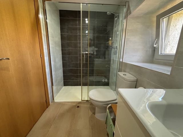 5 bedroom Villa for sale in Valle de Valdelucio with garage - € 80,000 (Ref: 9199241)