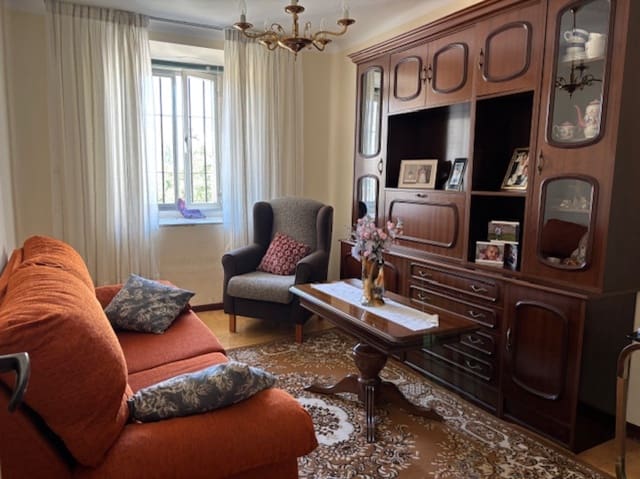 5 bedroom Villa for sale in Valle de Valdelucio with garage - € 80,000 (Ref: 9199241)