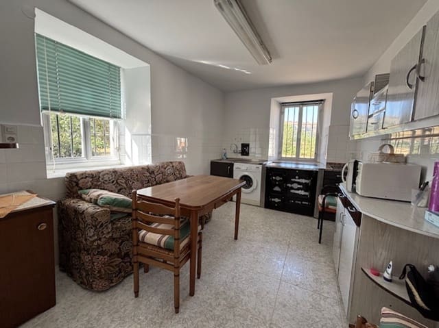 5 bedroom Villa for sale in Valle de Valdelucio with garage - € 80,000 (Ref: 9199241)