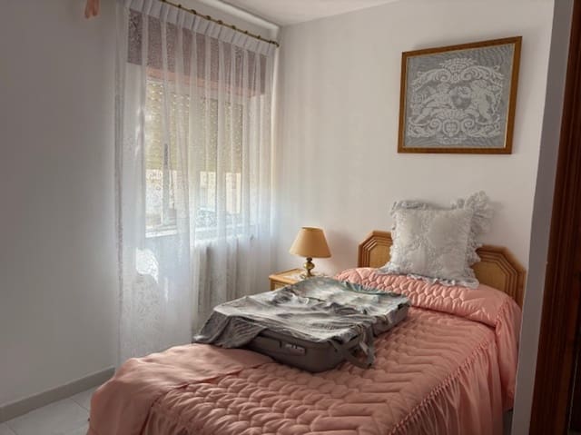 5 soveværelse Villa til salg i Alar del Rey med garage - € 65.000 (Ref: 9199242)