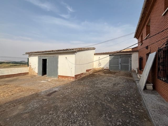 5 soveværelse Villa til salg i Alar del Rey med garage - € 65.000 (Ref: 9199242)