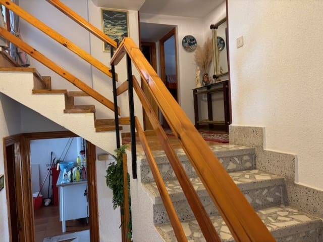 5 soveværelse Villa til salg i Alar del Rey med garage - € 65.000 (Ref: 9199242)