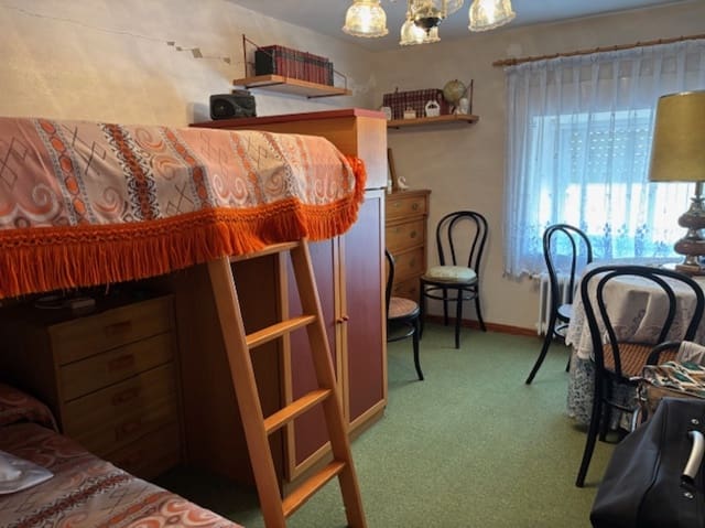 5 soveværelse Villa til salg i Alar del Rey med garage - € 65.000 (Ref: 9199242)