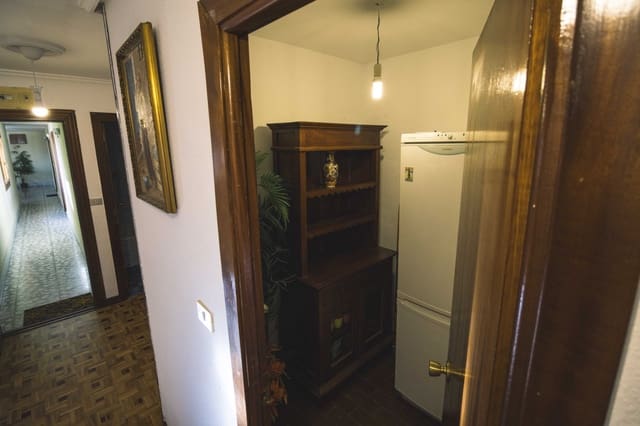 4 bedroom Flat for sale in Aguilar de Campoo with garage - € 134,000 (Ref: 9232436)