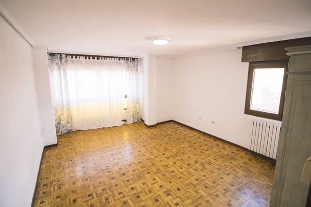 4 bedroom Flat for sale in Aguilar de Campoo with garage - € 134,000 (Ref: 9232436)