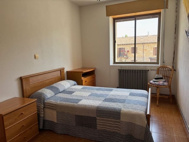 4 soveværelse Villa til salg i Aguilar de Campoo med garage - € 165.000 (Ref: 9246446)