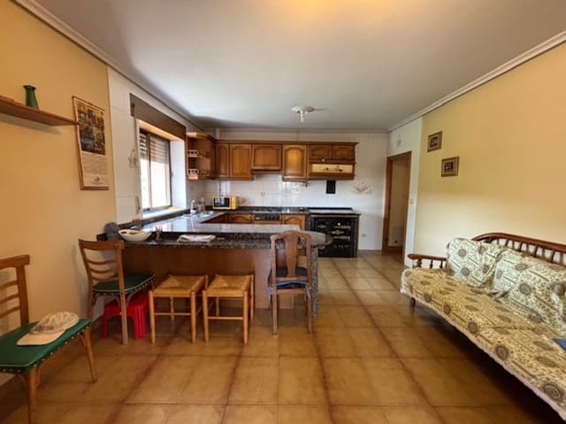 4 soveværelse Villa til salg i Aguilar de Campoo med garage - € 165.000 (Ref: 9246446)