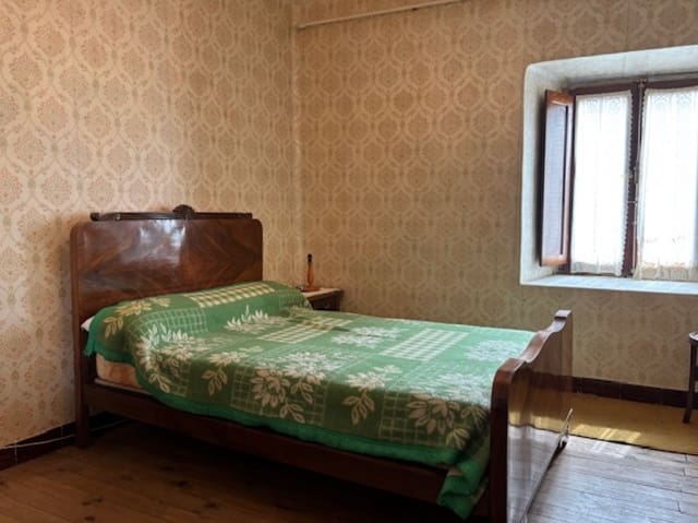 Chalet de 4 habitaciones en San Cebrián de Mudá en venta - 110.000 € (Ref: 9248026)