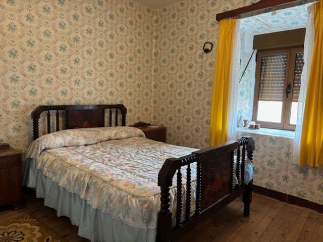 Chalet de 4 habitaciones en San Cebrián de Mudá en venta - 110.000 € (Ref: 9248026)