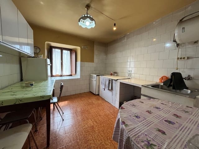 Chalet de 4 habitaciones en San Cebrián de Mudá en venta - 110.000 € (Ref: 9248026)