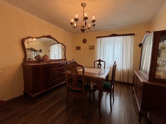 Chalet de 4 habitaciones en San Cebrián de Mudá en venta - 110.000 € (Ref: 9248026)