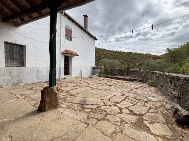 Chalet de 4 habitaciones en San Cebrián de Mudá en venta - 110.000 € (Ref: 9248026)