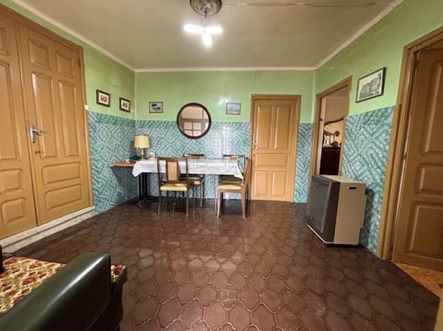 Chalet de 4 habitaciones en San Cebrián de Mudá en venta - 110.000 € (Ref: 9248026)