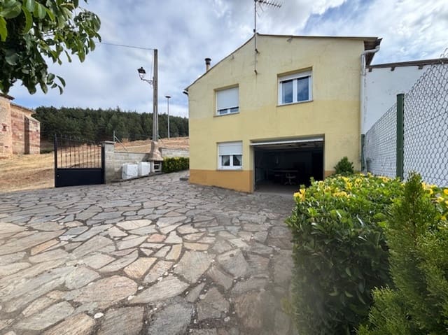 3 chambre Villa/Maison à vendre à Alar del Rey avec garage - 69 000 € (Ref: 9248028)