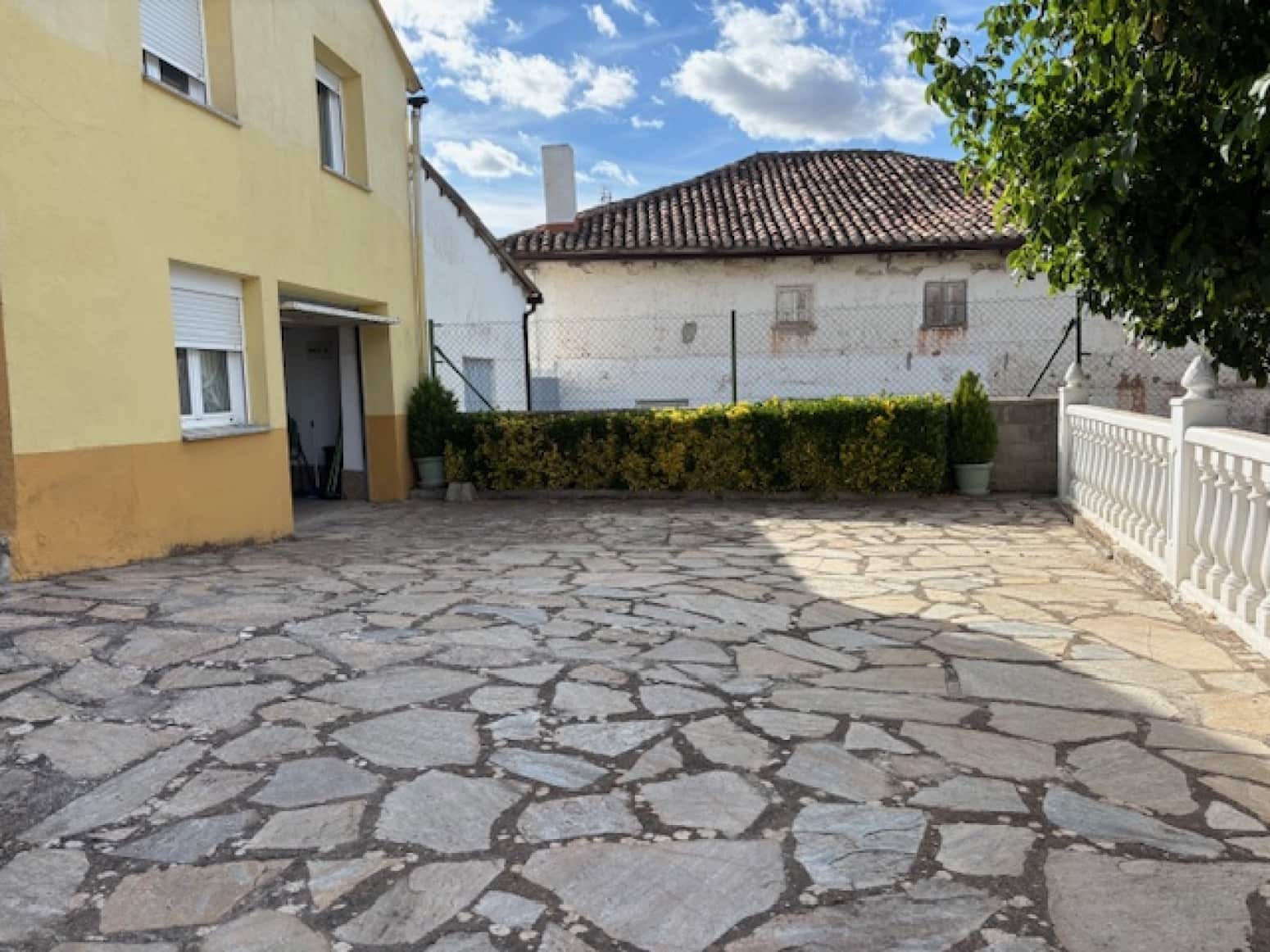 3 soveværelse Villa til salg i Alar del Rey med garage - € 69.000 (Ref: 9248028)