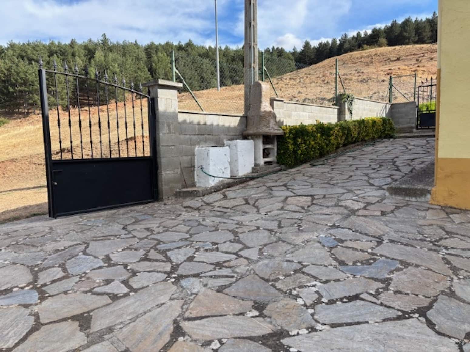 3 soveværelse Villa til salg i Alar del Rey med garage - € 69.000 (Ref: 9248028)