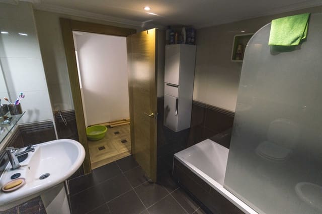 4 bedroom Villa for sale in Basconcillos del Tozo - € 135,000 (Ref: 9326098)