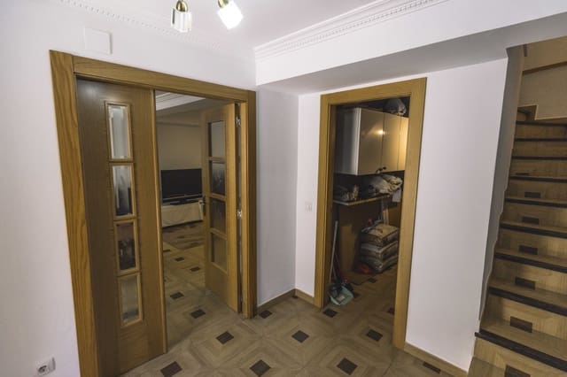 4 bedroom Villa for sale in Basconcillos del Tozo - € 135,000 (Ref: 9326098)