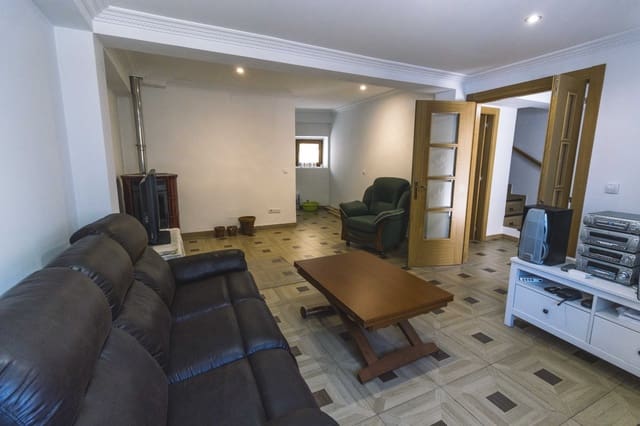 4 bedroom Villa for sale in Basconcillos del Tozo - € 135,000 (Ref: 9326098)