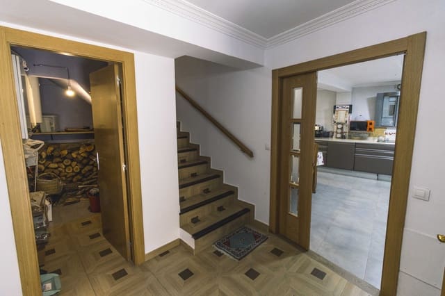 4 bedroom Villa for sale in Basconcillos del Tozo - € 135,000 (Ref: 9326098)