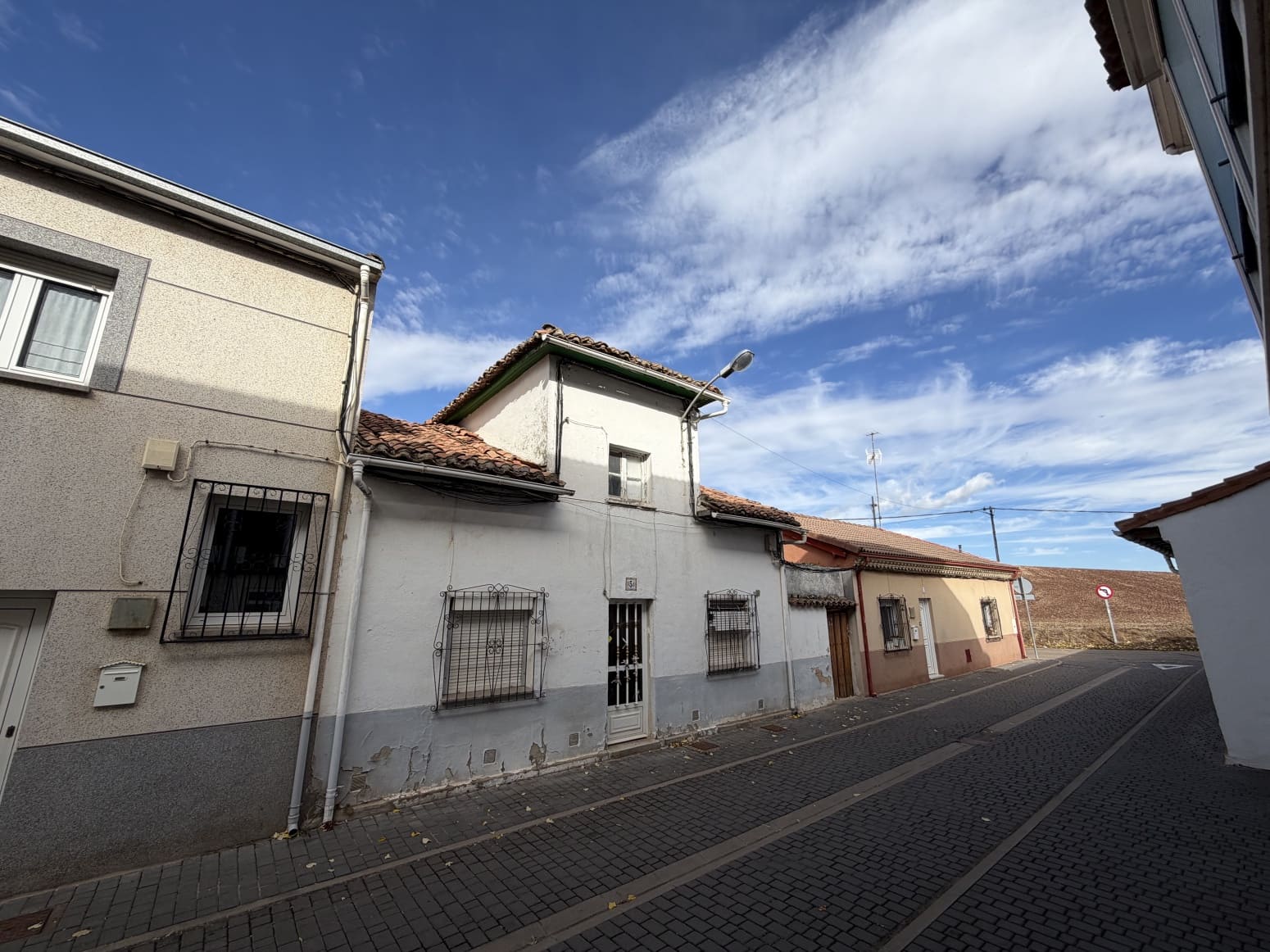 Villa for sale in Aguilar de Campoo - € 60,000 (Ref: 9342029)