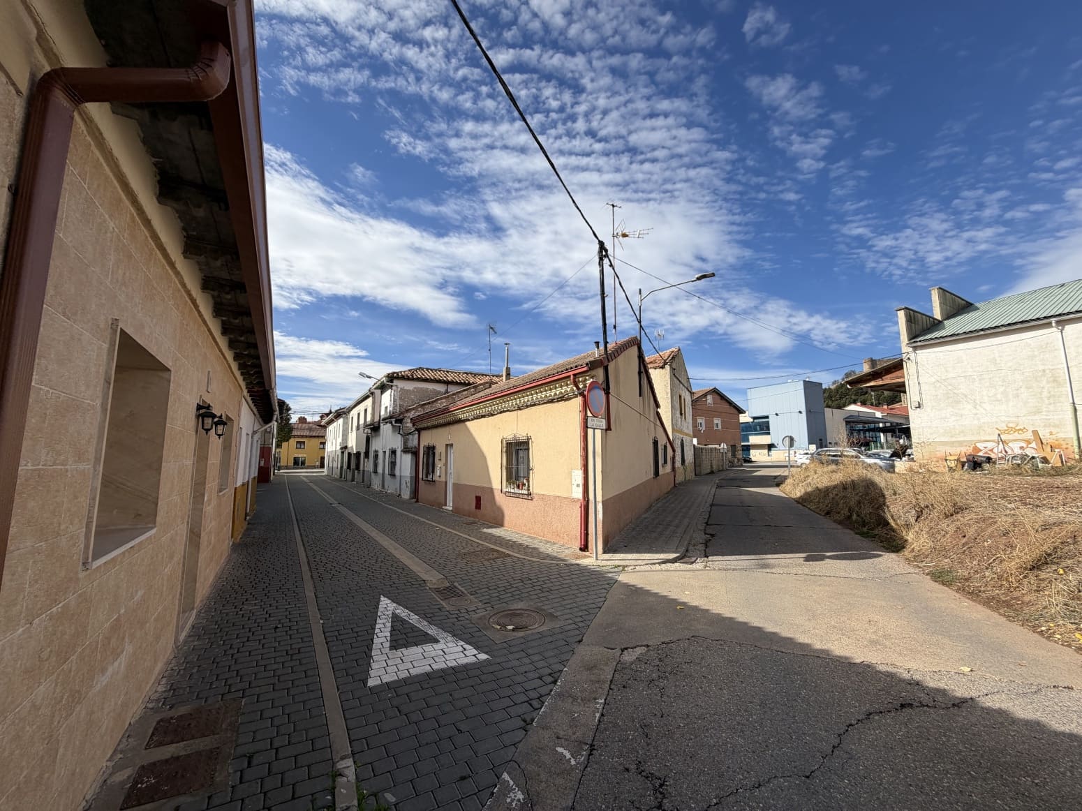 Villa for sale in Aguilar de Campoo - € 60,000 (Ref: 9342029)