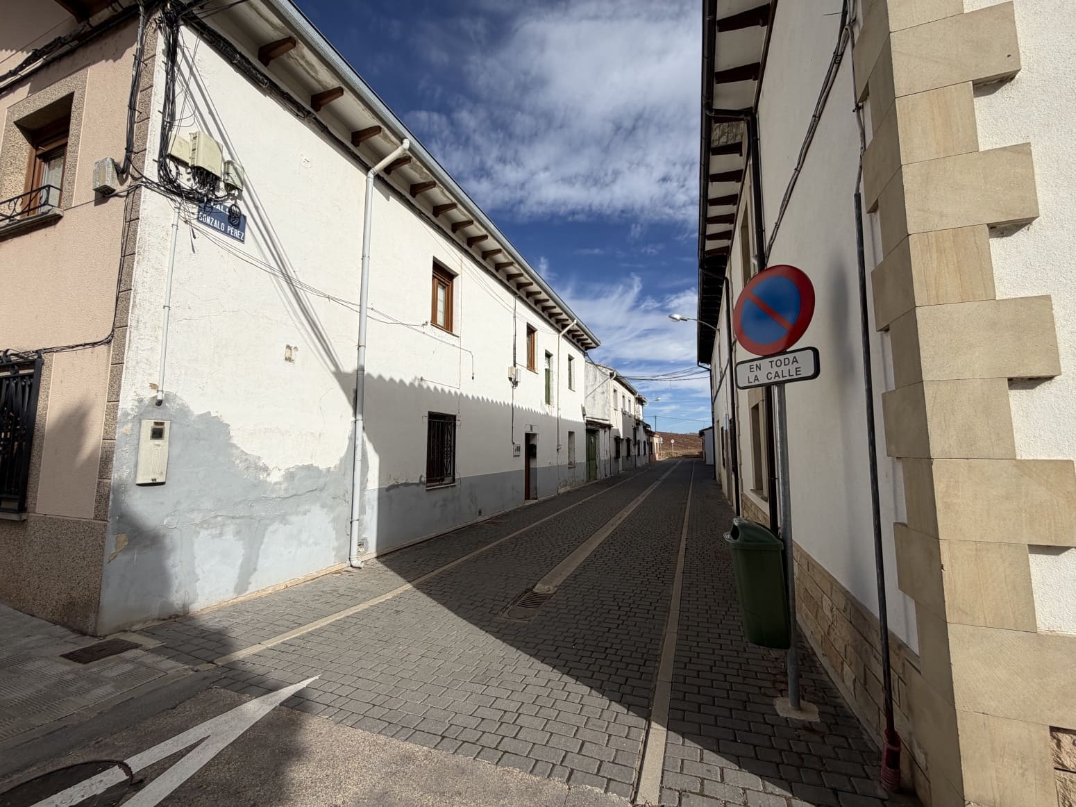 Villa for sale in Aguilar de Campoo - € 60,000 (Ref: 9342029)