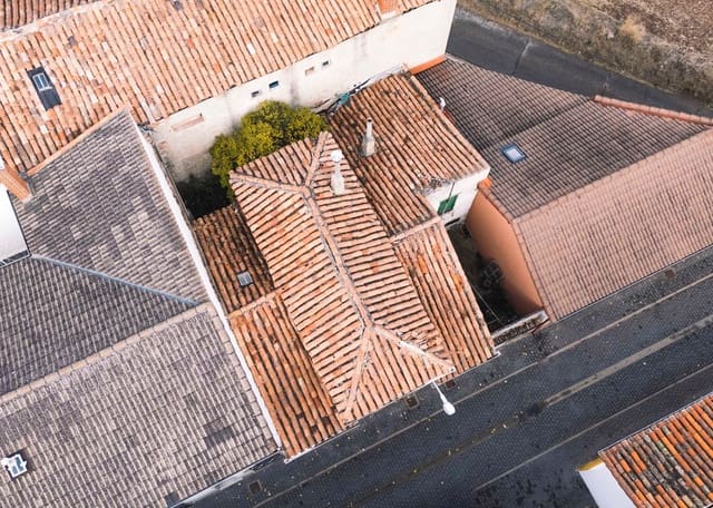 Villa til salg i Aguilar de Campoo - € 60.000 (Ref: 9342029)