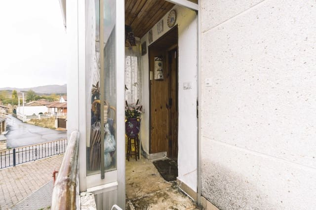 7 sovrum Villa till salu i Barruelo de Santullán med garage - 90 000 € (Ref: 9342031)