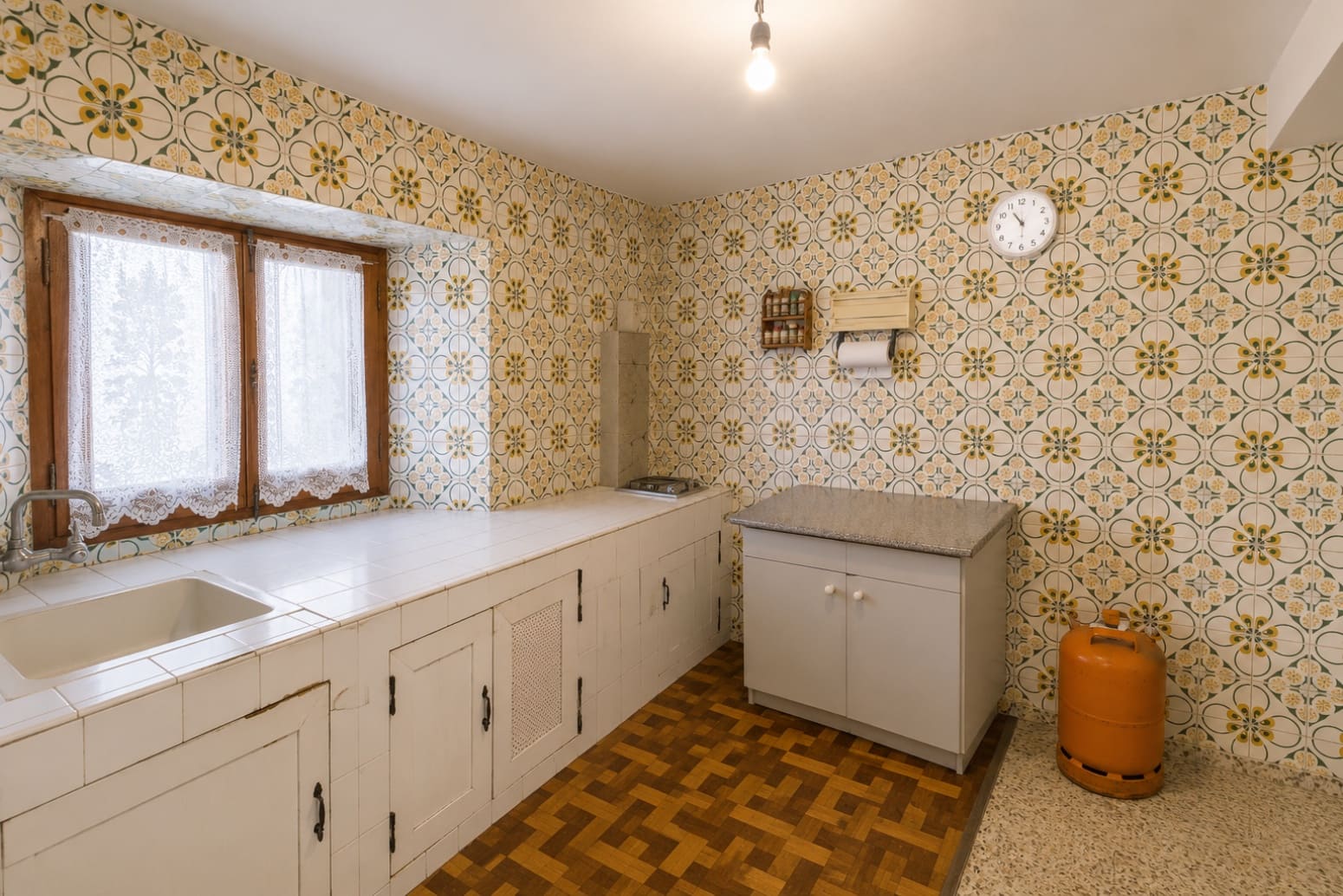7 slaapkamer Villa te koop in Barruelo de Santullan met garage - € 90.000 (Ref: 9342031)