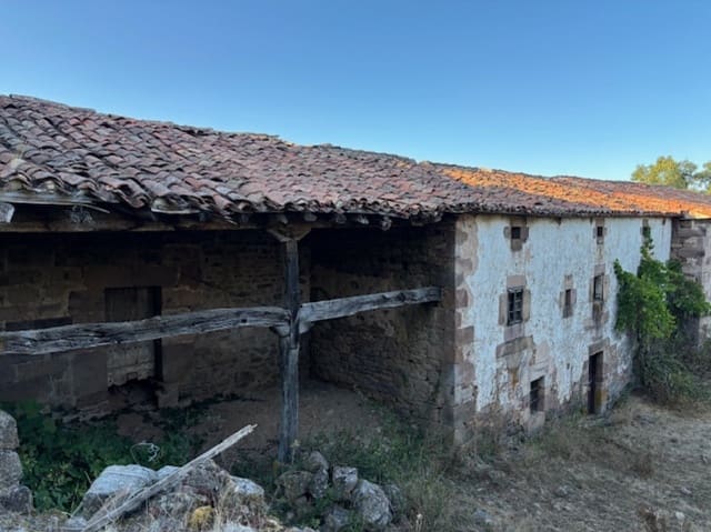 Villa/Maison à vendre à Valdeolea - 12 000 € (Ref: 9342032)