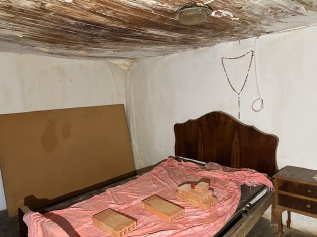 4 chambre Villa/Maison à vendre à Valdeolea - 30 000 € (Ref: 9342034)