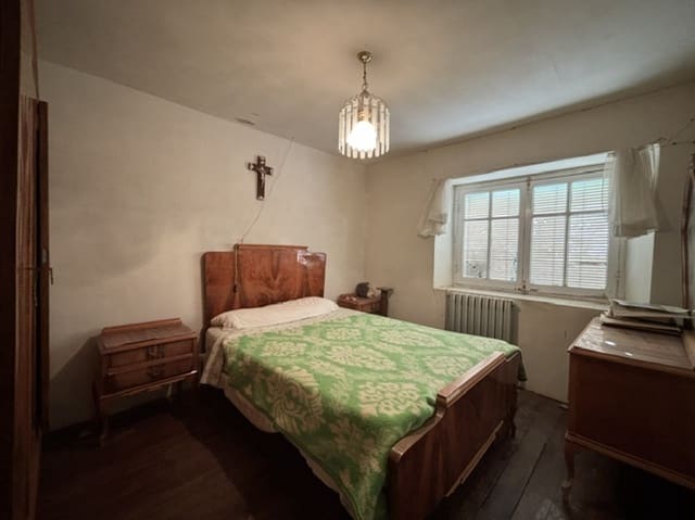 5 soveværelse Villa til salg i Payo de Ojeda med garage - € 52.000 (Ref: 9393267)