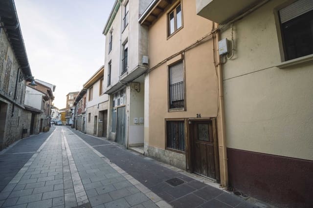 Chalet de 3 habitaciones en Aguilar de Campoo en venta - 58.000 € (Ref: 9398247)