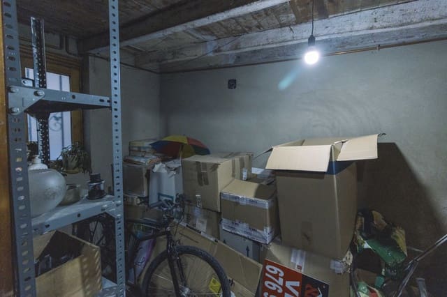 Chalet de 3 habitaciones en Aguilar de Campoo en venta - 58.000 € (Ref: 9398247)