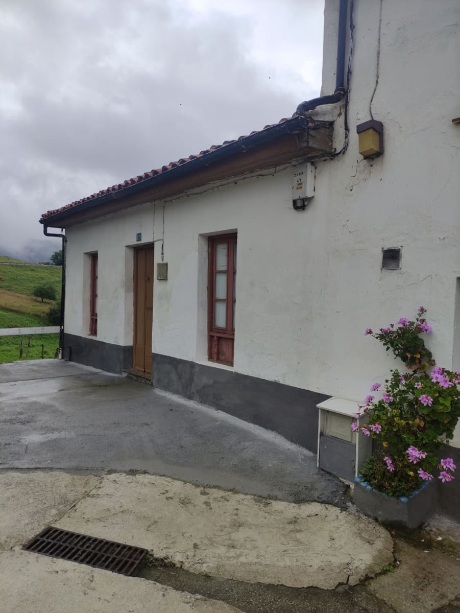 3 sovrum Villa till salu i Torrelavega - 200 000 € (Ref: 9413769)