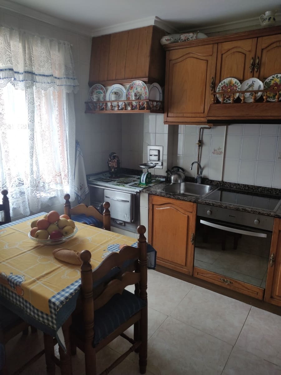 3 sovrum Villa till salu i Torrelavega - 200 000 € (Ref: 9413769)